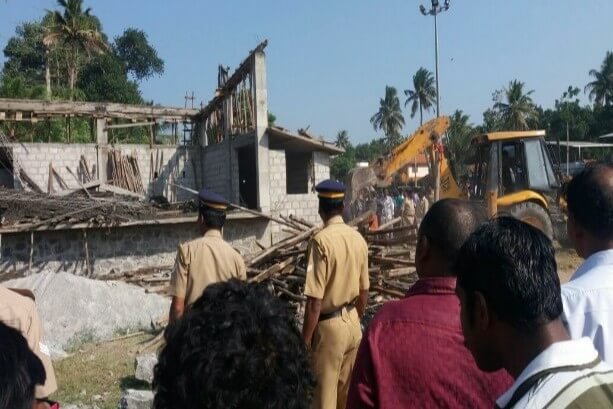 പുറ്റിങ്ങൽ ശ്രീദേവീ ക്ഷേത്രത്തിൽ അപകടങ്ങൾ ആവർത്തിക്കുന്നു …