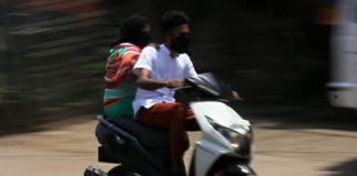 ഹെൽമെറ്റ് ധരിക്കാതെ അപകടം ക്ഷണിച്ചു വരുത്തുന്നു