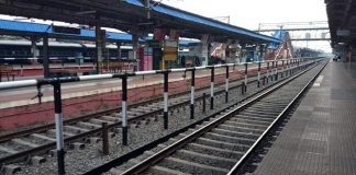 ലോക്ഡൗണ് ; 29 ട്രെയിന് സര്വീസുകള് റദ്ദാക്കി ലോക്ഡൗണ് 29 ട്രെയിന് സര്വീസുകള് റദ്ദാക്കി