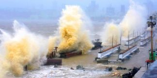 ടൗട്ടേ ചുഴലിക്കാറ്റ് ; ഗുജറാത്തില് പരക്കെ മഴ തീരത്ത് റെഡ് അലേര്ട്ട് ടൗട്ടേ ചുഴലിക്കാറ്റ്