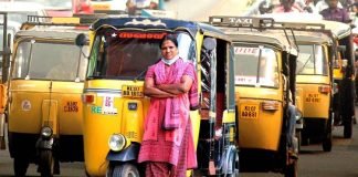 കോവിഡ് ആംബുലന്സായി ഓട്ടോകളും ; കൊച്ചിയില് പ്രത്യേക പരിശീലനം ലഭിച്ച 18 ഡ്രൈവര്മാര്ക്കൊപ്പം ഒരു വനിതയും കോവിഡ് ആംബുലന്സായി ഓട്ടോകളും