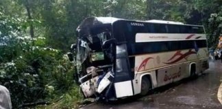ബസ്സ് നിയന്ത്രണം വിട്ടു മരത്തിലിടിച്ച് അപകടം