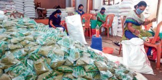 പതിനാറ്‌ ഇനം സാധനങ്ങളുമായി ഓണക്കിറ്റ്