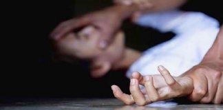 13 കാരിയെ അമ്മ കാമുകനും സുഹൃത്തിനും വിറ്റു