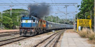 ഓടിക്കൊണ്ടിരുന്ന ട്രെയിനില്‍ നിന്നും ചാടിയിറങ്ങി