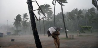കേരളത്തിൽ അതിശക്തമായ കാറ്റിനും മഴയ്ക്കും സാധ്യത ; എട്ട് ജില്ലകളിൽ ഓറഞ്ച് അലർട്ട് കേരളത്തിൽ അതിശക്തമായ കാറ്റിനും മഴയ്ക്കും സാധ്യത ; എട്ട് ജില്ലകളിൽ ഓറഞ്ച് അലർട്ട്