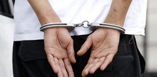 അശ്ലീല ചാറ്റ് സൈറ്റിന് സുഹൃത്തുക്കളുടേയും അധ്യാപകരുടേയും ഫോട്ടോകളും ഫോണ് നമ്പറുകളും കൈമാറി ; പ്ലസ് വണ് വിദ്യാര്ഥി പോലീസ് പിടിയിൽ അശ്ലീല ചാറ്റ് സൈറ്റിന് സുഹൃത്തുക്കളുടേയും അധ്യാപകരുടേയും ഫോട്ടോകളും ഫോണ് നമ്പറുകളും കൈമാറി ; പ്ലസ് വണ് വിദ്യാര്ഥി പോലീസ് പിടിയിൽ