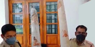 തിമിംഗലത്തിന്റെ എല്ലുകൾ വനം വകുപ്പ് കണ്ടെടുത്തു ; മോൻസന്റെ സുഹൃത്തിന്റെ വീട്ടിൽനിന്നും തിമിംഗലത്തിന്റെ എല്ലുകൾ വനം വകുപ്പ് കണ്ടെടുത്തു ; മോൻസന്റെ സുഹൃത്തിന്റെ വീട്ടിൽനിന്നും