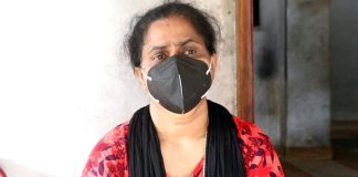 വീട്ടിനു മുൻവശം വാഹനം പാർക്ക് ചെയ്തു