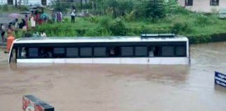 കെ എസ് ആർ ടി സി ബസ് വെള്ളത്തിൽ മുങ്ങി ; പൂഞ്ഞാറില്‍