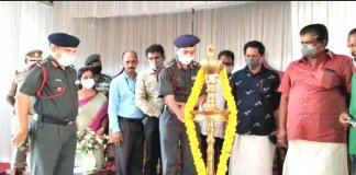 ഒഫീഷേറ്റിംഗ് ഗ്രൂപ്പ് കമാൻഡർ കേണൽ നീരജ് സിംഗ്