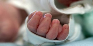 നവജാത ശിശുവിനെ യുവതി വേഷം മാറി കടത്തി