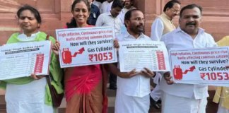 ലോക്സഭയിലെ പ്രതിഷേധം; രമ്യ ഹരിദാസും ടിഎന് പ്രതാപനും അടക്കം നാല് എംപിമാര്ക്ക് സസ്പെന്ഷന് രമ്യ ഹരിദാസും ടിഎന് പ്രതാപനും അടക്കം നാല് എംപിമാര്ക്ക് സസ്പെന്ഷന്