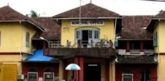 ഫർണിച്ചർ വ്യവസായ സ്ഥാപനത്തിന് നഗരസഭ പൂട്ടിട്ട സംഭവം; ദമ്പതിമാരെ വീട്ടിലെത്തി കണ്ട് സിപിഎം പ്രാദേശിക നേതാക്കൾ ദമ്പതിമാരെ വീട്ടിലെത്തി കണ്ട് സിപിഎം