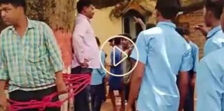 പരീക്ഷയ്ക്ക് മനഃപൂർവം മാർക്ക് കുറച്ചുവെന്ന് ആരോപണം; അധ്യാപകനെയും ക്ലർക്കുമാരെയും ഒൻപതാം ക്ലാസ് വിദ്യാർഥികൾ കെട്ടിയിട്ട് മർദിച്ചു പരീക്ഷയ്ക്ക് മനഃപൂർവം മാർക്ക് കുറച്ചുവെന്ന് ആരോപണം