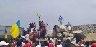 വിഴിഞ്ഞത്ത് മത്സ്യത്തൊഴിലാളി സമരം കൂടുതൽ ശക്തം; പദ്ധതി പ്രദേശം സമരക്കാര് വളഞ്ഞു വിഴിഞ്ഞത്ത് മത്സ്യത്തൊഴിലാളി സമരം കൂടുതൽ ശക്തം